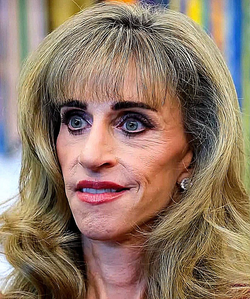 Coste1Costello's tweet photo. MAGA: "Trans people are mutilating themselves"

Also MAGA: https://t.co/oHS3KvWZbY
