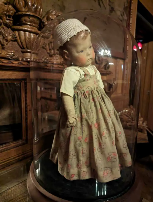 globalmuseum's tweet photo. A Victorian doll named Michael occupies a unique place in Washington, DC’s history, not simply as an antique kept in a museum but as part of a family tradition shaped by superstition, grief and spiritualism.
https://t.co/N78XS6e5KU #globalmuseum #museums #dolls #spiritualism https://t.co/B0m7vTjmSn
