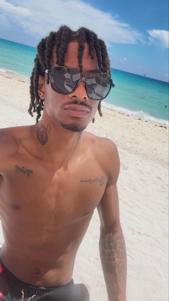 richoffperk's tweet photo. The Bahamas was beautiful gotta go again soon https://t.co/WeXpzdL7WS