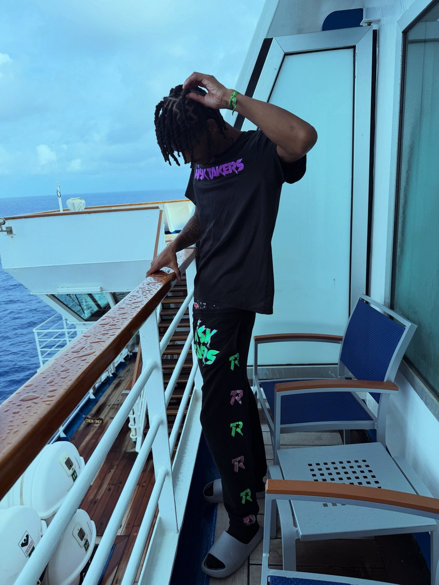 richoffperk's tweet photo. The Bahamas was beautiful gotta go again soon https://t.co/WeXpzdL7WS