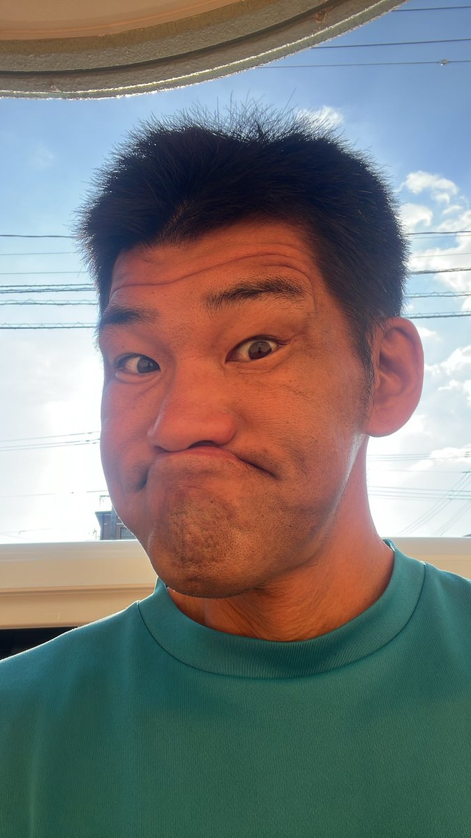 elpisDX's tweet photo. 今日は晴天です。マンホールを開けて職人さんの手元のお仕事💪
頑張ります‼️今日も一日ご安全に🤭　#トニー　#広島　#マンホール https://t.co/D6MrsDR1rE
