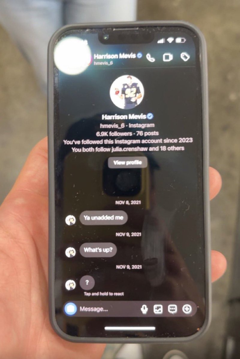 brxzyyszn's tweet photo. This nigga fat, a gooner, got no game, and can’t make a kick, pick a fucking struggle bro😭😭😭😭 https://t.co/d2a3rPepEm