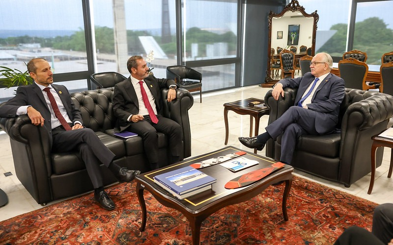 STF_oficial's tweet photo. 📰 Informe à Imprensa: presidente do STF, ministro Edson Fachin, em audiência solicitada pela Polícia Federal, recebeu o diretor-geral da instituição, Andrei Rodrigues: https://t.co/YeZEHA0tXq

#PraTodosVerem: contém descrição da imagem https://t.co/XIlj0LzLJ1
