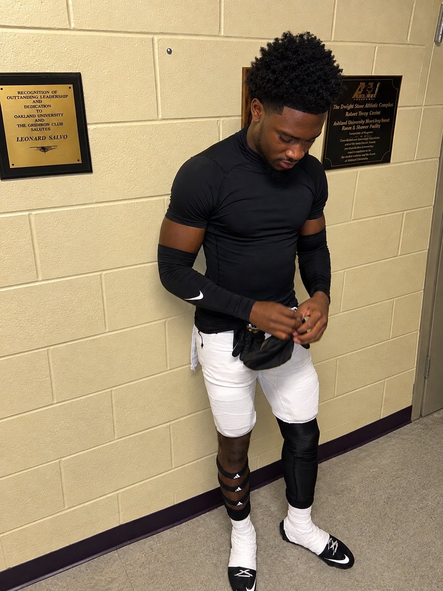Darrion716's tweet photo. 47-14 Win‼️Game stats vs Ashland jv🏈🦅
- 1 interception 
- 1 Forced Fumble 
- 1 Tackle for loss
- 1 PBU
- 10+ Tackles 
@JUCOFFrenzy @JucoHiddenGems @JuCoFootballACE https://t.co/0XEPYcV5oG