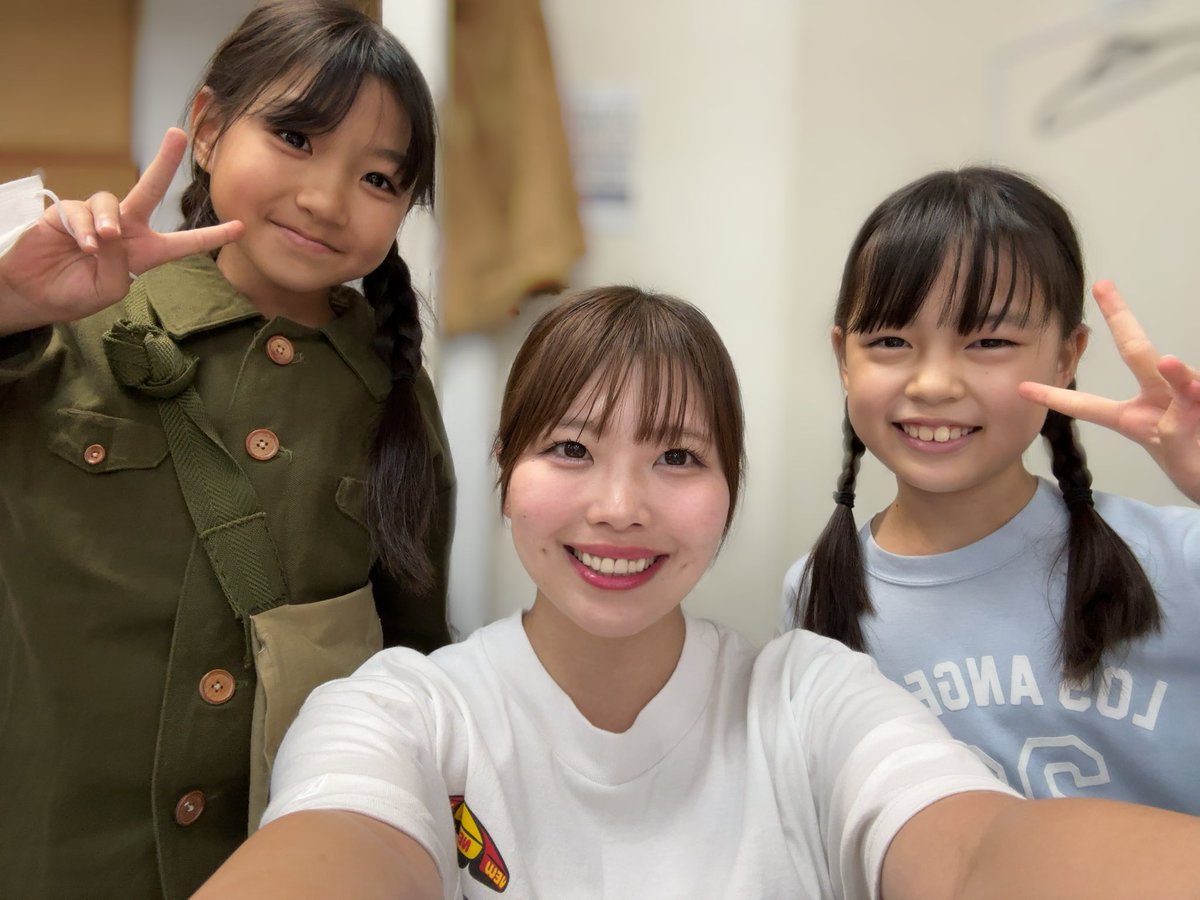 mayu_Fukuyoshi's tweet photo. ＼#マザー2026 初日まで、あと7日🌸／

A班・B班しーちゃん役の
燈ちゃんと望愛ちゃん！9歳コンビ！♡

ほんっっとにかわいい！癒し！は、もちろん
お芝居も勉強させてもらってる😭✨
ピュアでまっすぐで、この気持ちはずっと
うちも忘れちゃいけないなって。🥹✨

📮予約
https://t.co/3LM3kIMgx6 https://t.co/e2tuSJTqWu