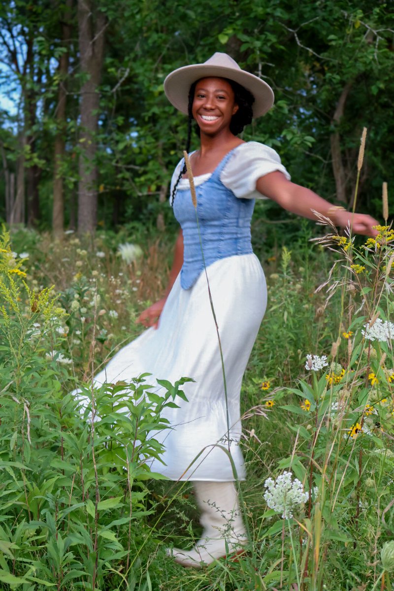 capt_applehead's tweet photo. MEET YOUR OOMF!!!! ♫•*¨*•.¸¸♪✧
• name: Micah
• sign: Virgo
• hobbies: singing, songwriting, sewing, playing the guitar 
• birth flower: aster   
• fav drink: iced tea  
• fav animal: leafy seadragon
• comfort movie: Michael https://t.co/FagTctG8NH