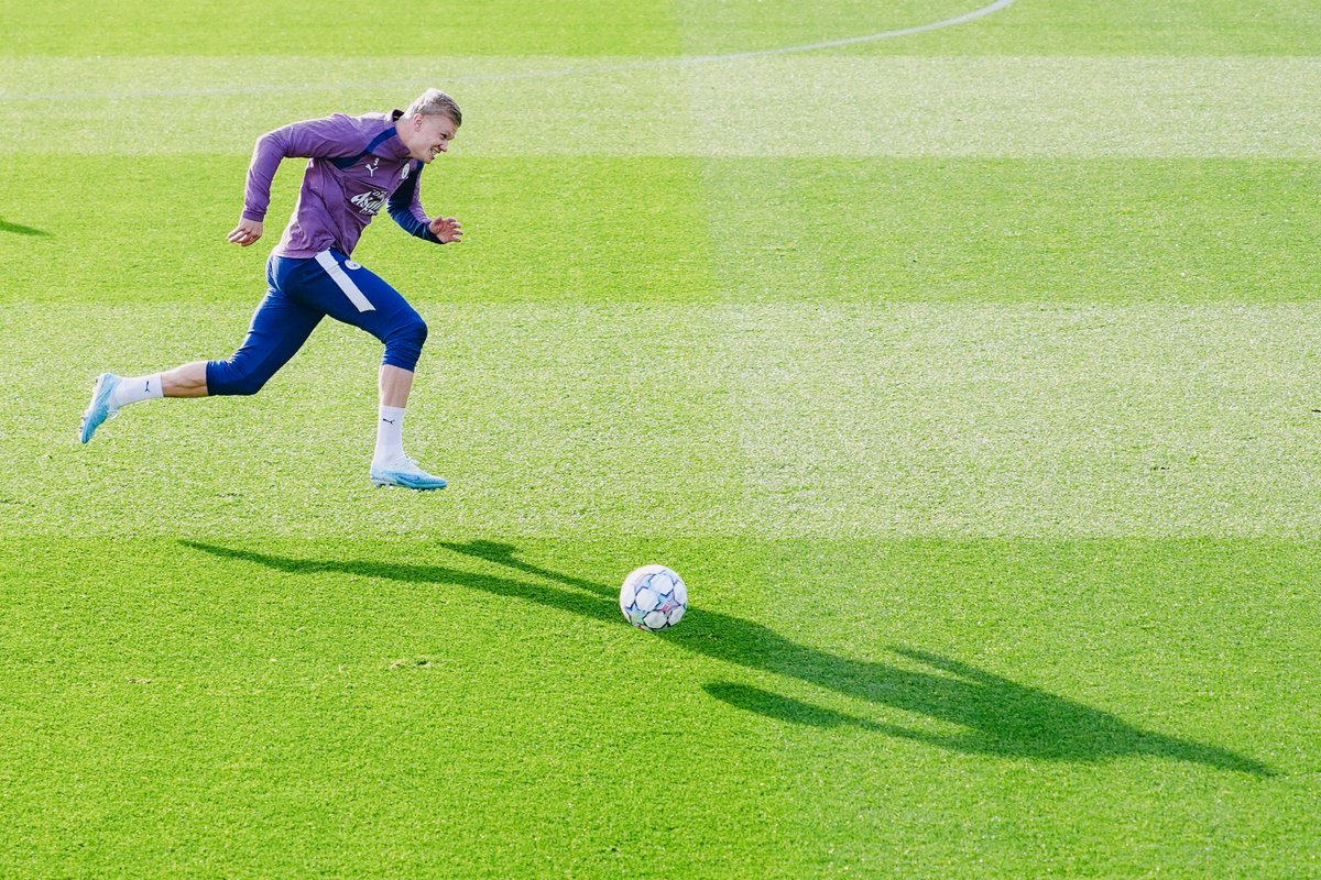 ManCity's tweet photo. Next up: PSG ⏳ https://t.co/8uYJZt9P6E