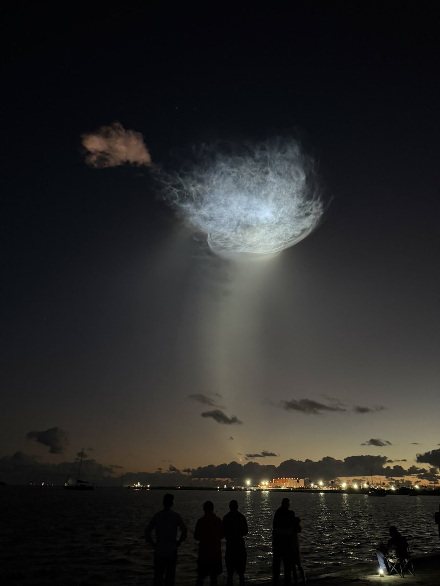 C_Bass3d's tweet photo. Not sure I could have asked for a more beautiful launch to be the first I’d see in person - Night launch, jellyfish, RTLS booster, plus an ISS flyby in the middle of it. #CRS35 https://t.co/zlmDGjh71K
