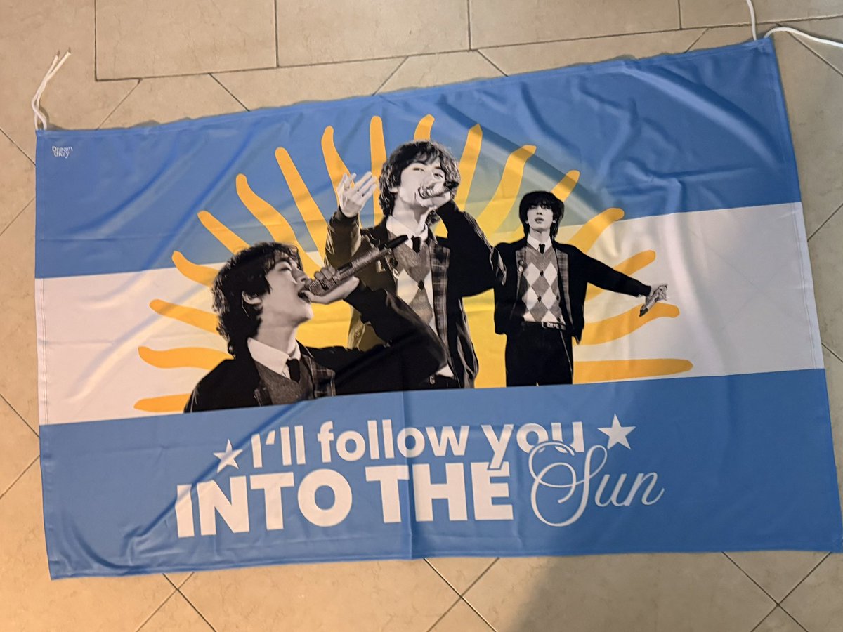 zjmshdow's tweet photo. ME LLEGÓ MI BANDERA TE AMO SEOKJIN https://t.co/jYKqazTwUR