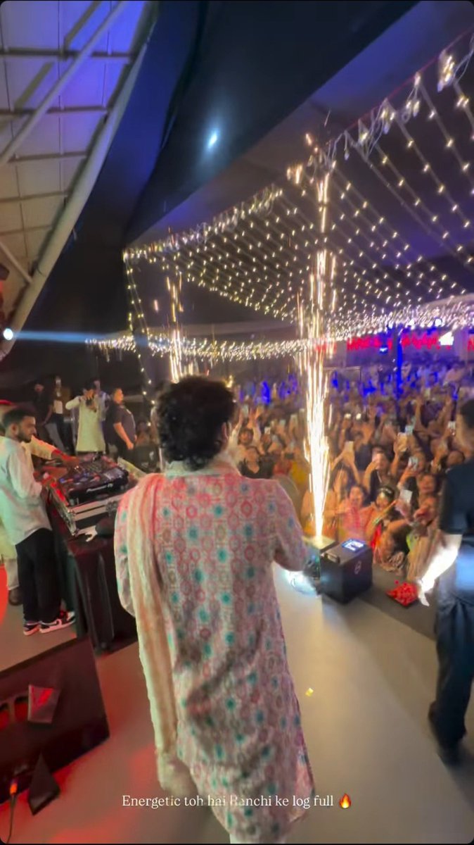 areeba1927's tweet photo. Ranchi went CRAZYYY ! 🥳

 The crowd was INSANE 🔥

@YogeshRawa04

#YogeshRawat #yogeshrawat #Yogeshians https://t.co/0fOWO6jir4