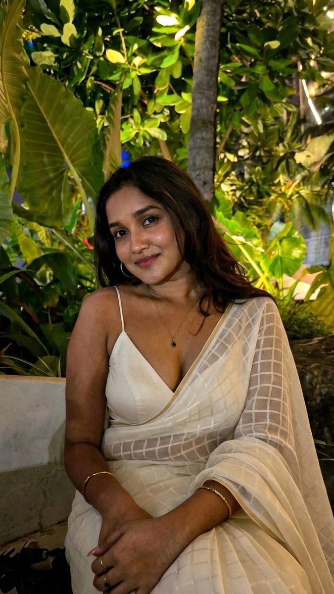 soothu_adimai's tweet photo. Akka : dei thambi yaa da nee hmm cheee 
Me : enna d 

Akka : dei thooma baadu oru vaarama ore jaatiya poda solli adha moondhu paathu rasikira 

Me : akka na un odambu mattum illa un odambum irrukum alluku verrvaikum na adimai

Akka : otha potta vaa da 🍑💦 

Me : ka .... Haaaahh https://t.co/zJPy3SMsBl