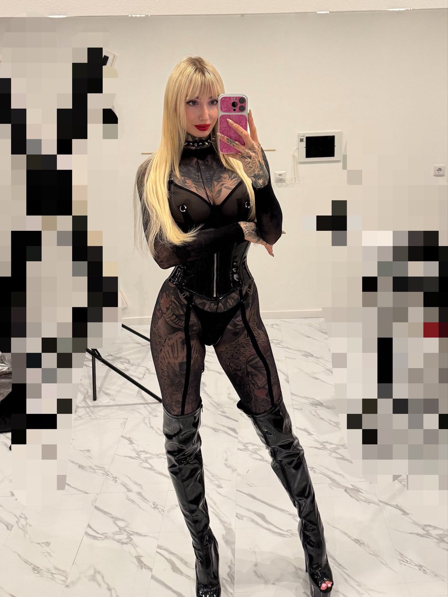 taschapunkt's tweet photo. https://t.co/VO2DJV16No 💕📲

#catsuit #berlin #inked #stiefel https://t.co/ExrJXaiVwd