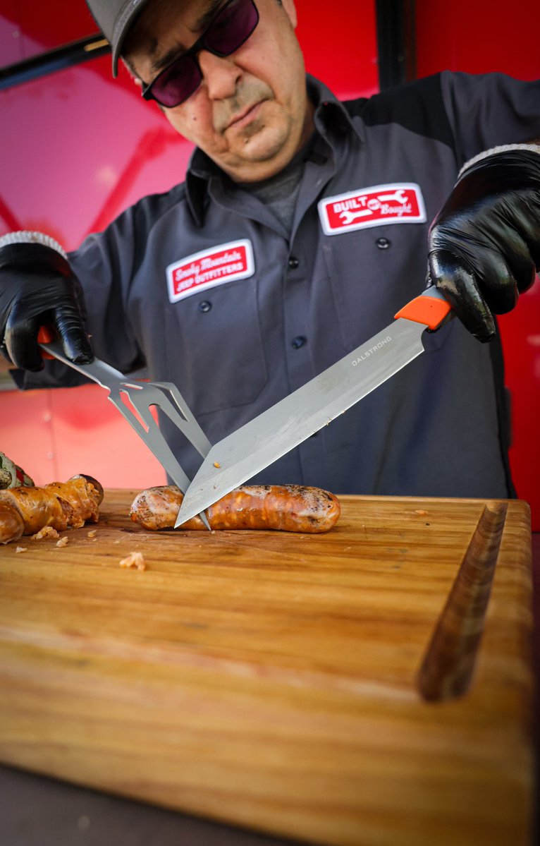 dalstrong's tweet photo. Meet the Katalyst Series Carving Set. 🔥🥩

A 16” carving knife + 18” grill fork built for precision, control, and effortless serving. KNURLOX™ Ultra-Grip handles keep you steady from grill to table.

Get yours now at https://t.co/LqglyGHyfD

#Dalstrong #KatalystSeries https://t.co/nunJPejTb3