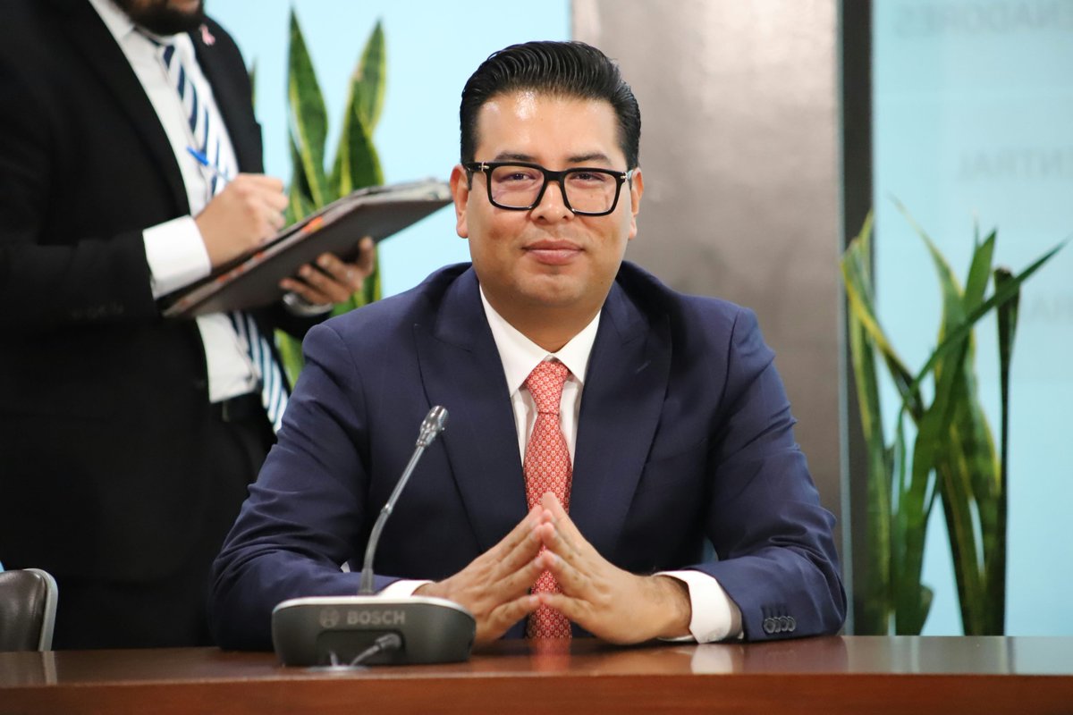 NestorCamarillo's tweet photo. Empezamos el día en la Comisión de #Gobernación. ¡A trabajar fuerte por #Puebla y por #México! ☝🏼🇲🇽🧡 https://t.co/4afG2EMYeZ