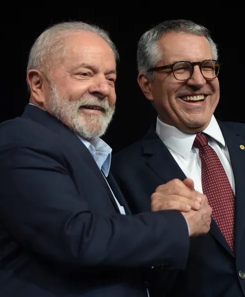 chequeibrasil's tweet photo. 🚨BOMBA: Alexandre Padilha, Ministro de Lula, teria discutido propina de R$ 1 bilhão, diz Veja. https://t.co/RbCh2l0KWM