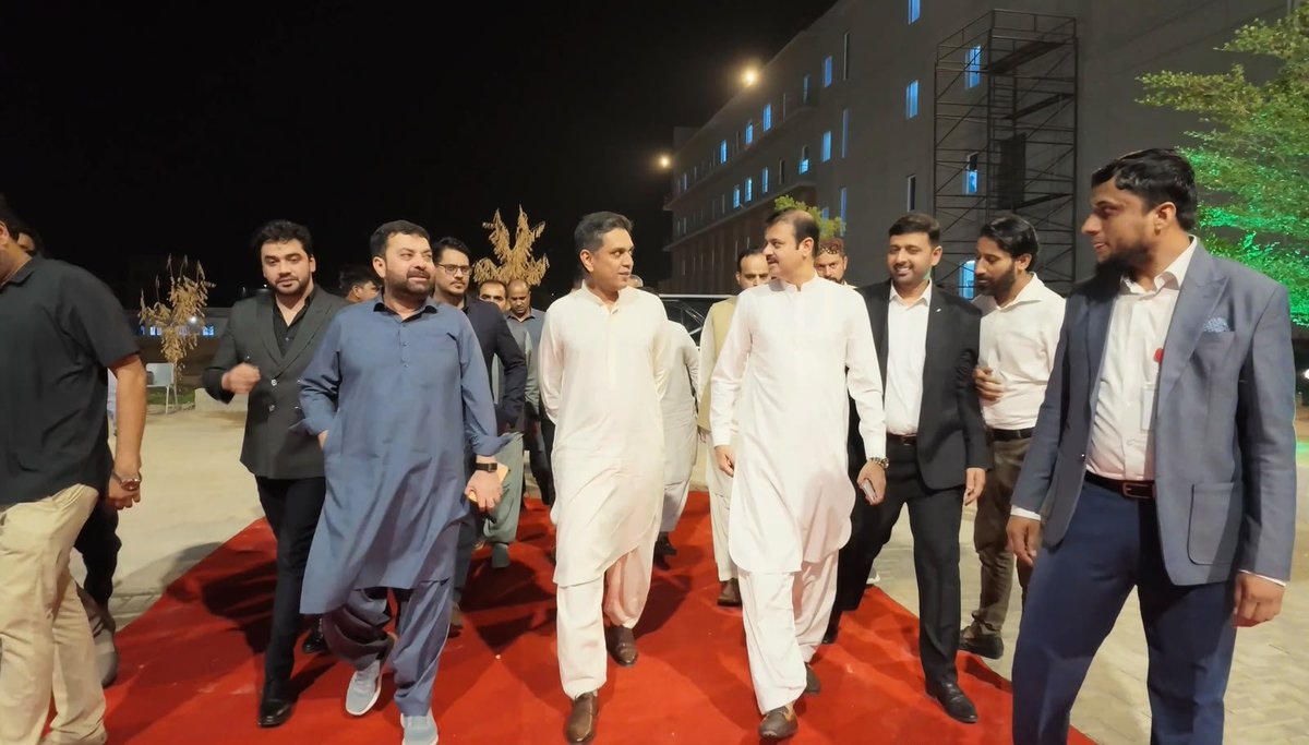 BRArsalanSheikh's tweet photo. Pleased to grace the inauguration ceremony of Food Lounge Restaurant at the BHS Building, Dr. Ziauddin Hospital, Sukkur. https://t.co/LuB9P6TtXe