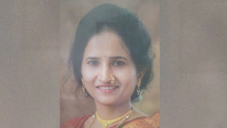 EkiiVex's tweet photo. Vo MRAs ki maharani kahan hai? Uski zubaan uske gale main atak gayi hai kya? Ab kuch nahin hai bolne ke liye about greedy p*gs who forced their DIL to unalive herself because they wanted all her money and property as well as all her parent's property? 

Kahan gaya alimony gang?

A 33-year-old IT engineer in Maharashtra's Pune has allegedly died by suicide after alleging her in-law harassed her over dowry, with police registering a case against her husband and his family members.

The woman, identified as Trishna Rahul Sakpal, married Rahul Sakpal in 2018, according to the police complaint filed by her father, Balkrishna Nikam.

It was alleged that she had been under pressure since her marriage to hand over her entire salary, transfer her parental home's flat to her mother-in-law's name, and purchase a flat worth Rs 1 crore for her father-in-law.