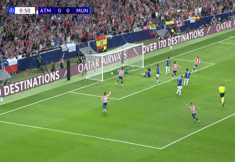 TouchlineX's tweet photo. 📸 - SERIOUSLY, HOW ON EARTH DO YOU CONCEDE A GOAL WITHIN 50 SECONDS?!

MANCHESTER UNITED IS SO DONE! https://t.co/evs2bCPNeT