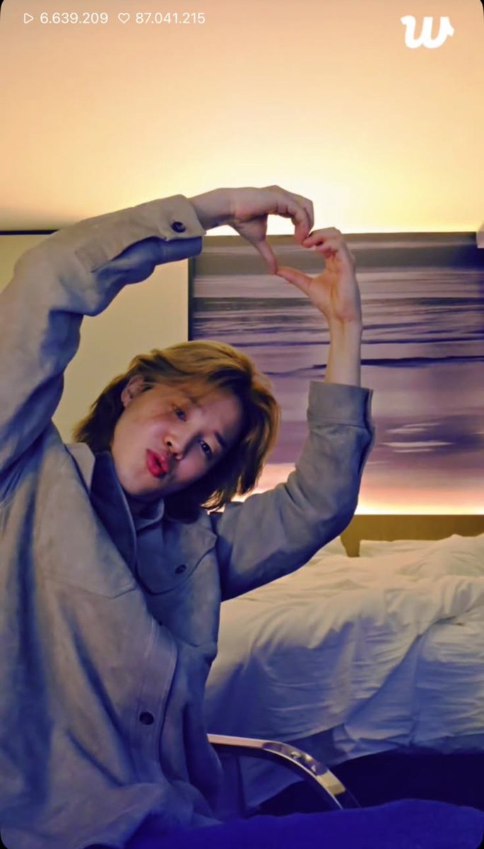 yoonsgel's tweet photo. Deja un corazoncito rosa si estuviste en el live de Jimin 🩷 https://t.co/w0J7RCcHnX