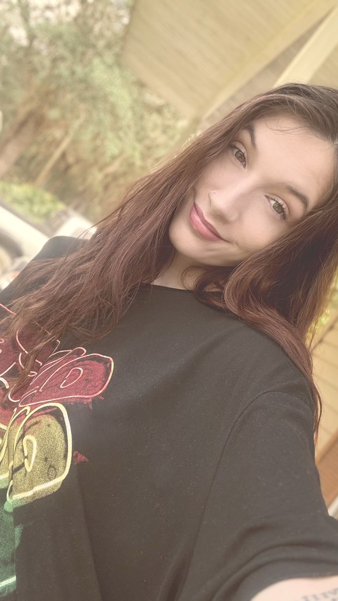 BabeAndBoots's tweet photo. Smiling because I just drained your wallet dry 😝 https://t.co/ngFun1cjZa