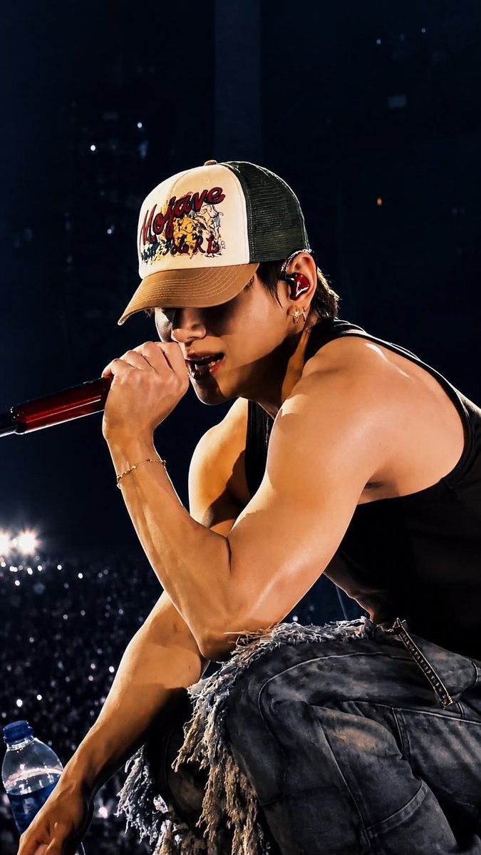 fakimoon's tweet photo. taehyung’s arirang tour looks are perfection https://t.co/oXuhAKWT9P