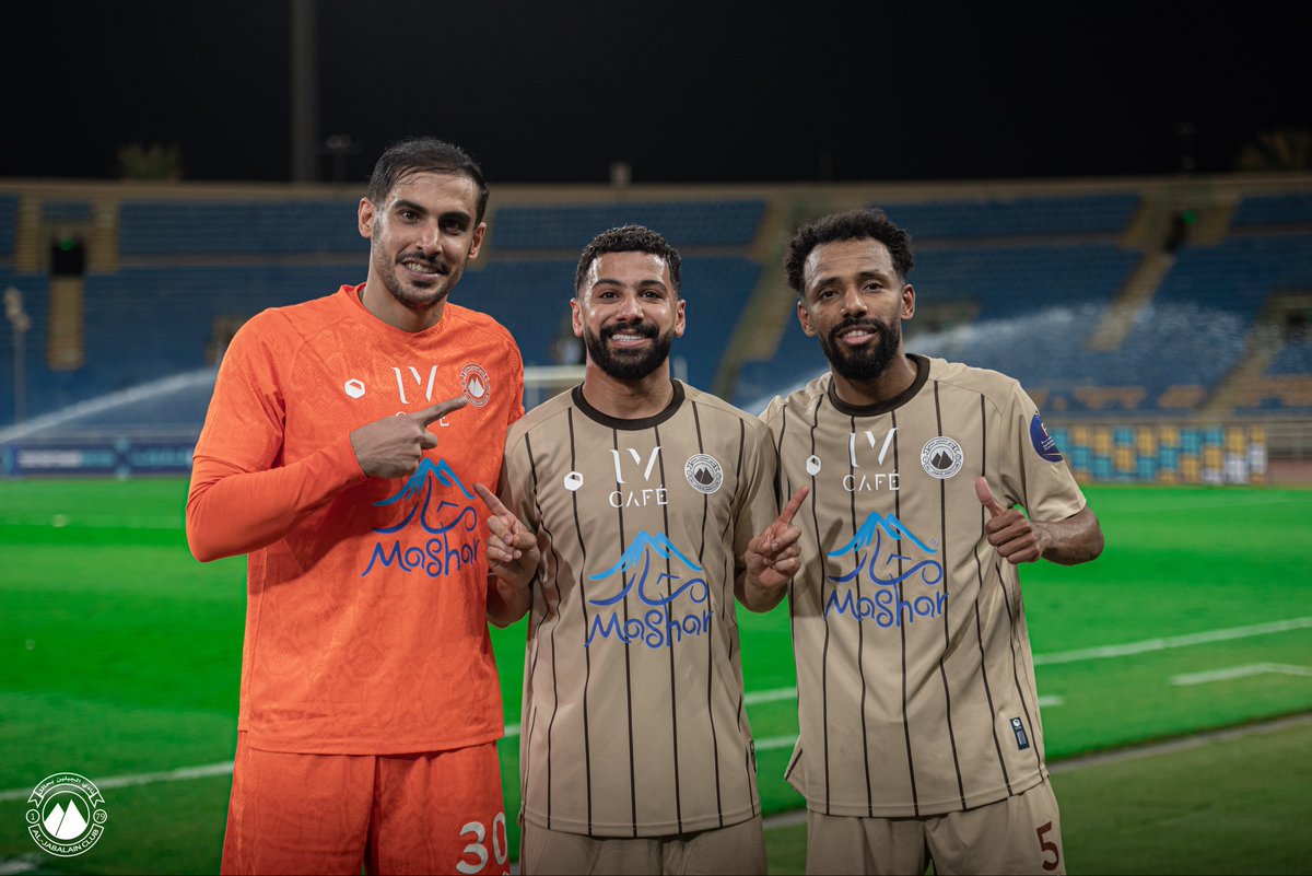 aljabalainFC's tweet photo. القلب يطرب عقب فوزك ويرتاح 🤎 🎶 

#الجبلين | #فارس_الشمال 
#الصقر_الجبلين | #دوري_الأولى https://t.co/dKCvgd5bYf