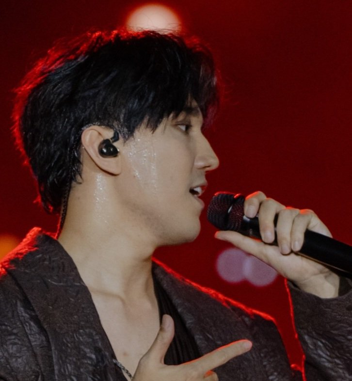 jynyqipivuwi's tweet photo. NewDiMENSIONSBegins 

DIMASH CONCERTS 
Conosco Dimash da diversi anni e sono sempre più stupito dal suo talento. Ha così tante idee straordinarie, che sta gradualmente realizzando! È incomparabile a chiunque; è unico.
#AlterEgoRevealed https://t.co/uPLCZboXbF