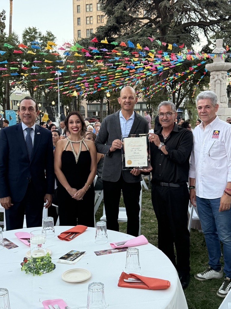 MayorMcCarty's tweet photo. Honored to join Casa Morelia at the Generalísimo Morelos, Servant of the Nation Gala in our beautiful Downtown Plaza Park.

Thank you, President Arnulfo Diaz, for supporting Mexican &amp; Latino immigrant communities across CA w/ cultural preservation, education &amp; community programs. https://t.co/mLaUb0KbYm