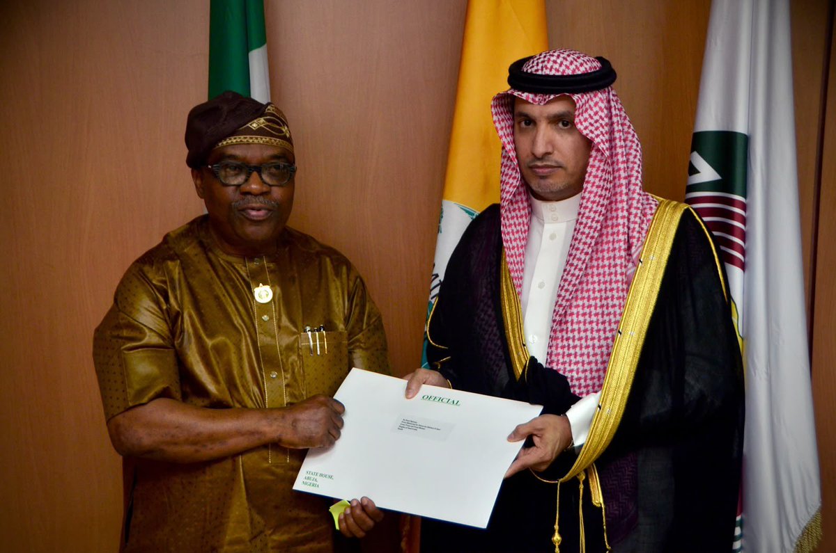 KSAembassyNG's tweet photo. تسلّم سعادة السفير يوسف بن محمد البلوي رسالة موجهة إلى صاحب السمو الملكي ولي العهد رئيس مجلس الوزراء الأمير محمد بن سلمان بن عبدالعزيز آل سعود -حفظه الله-، من فخامة الرئيس النيجيري بولا أحمد تينوبو. https://t.co/8bas8KICdq