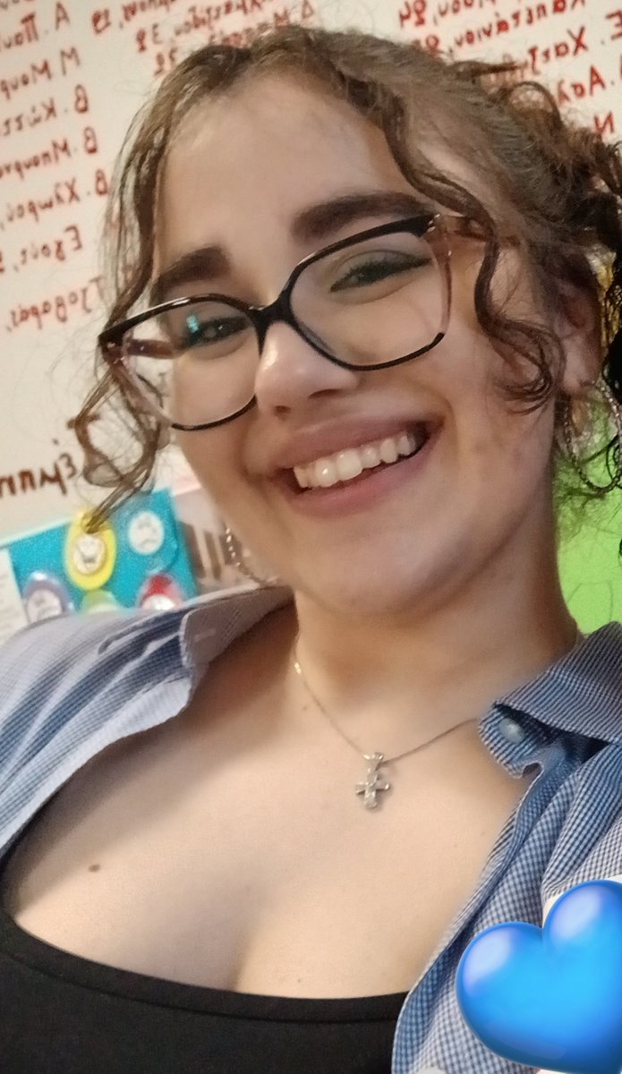 repbadangel's tweet photo. MEET YOUR OOMF!!!! ♫•*¨*•.¸¸♪✧
• name: Angelica
• sign: Capricorn 
• hobbies: drawing, reading, watching movies, listening to music
• birth flower: carnation
• fav drink: iced coffee 
• fav animal: dog and dolphin 
• comfort movie: Michael and Hunger Games https://t.co/RxzXOU2395