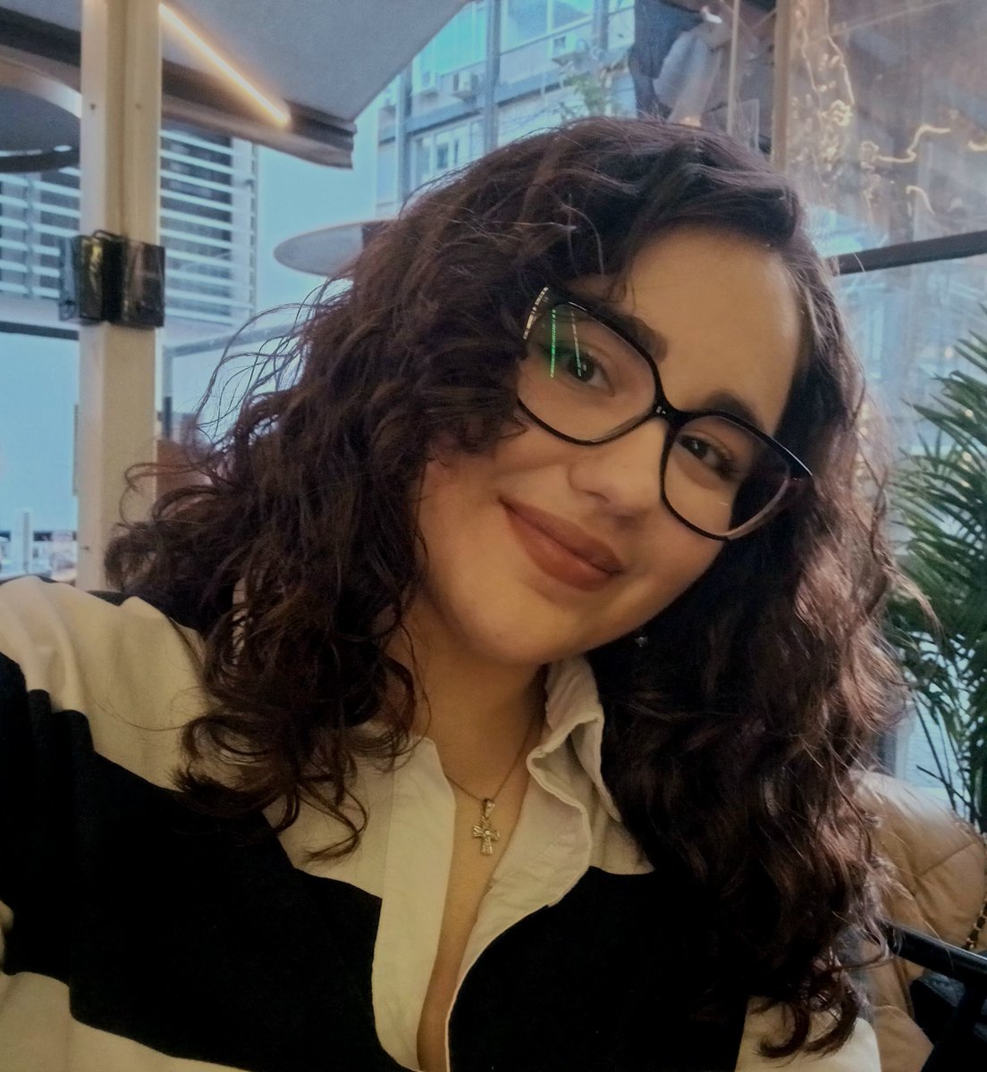 repbadangel's tweet photo. MEET YOUR OOMF!!!! ♫•*¨*•.¸¸♪✧
• name: Angelica
• sign: Capricorn 
• hobbies: drawing, reading, watching movies, listening to music
• birth flower: carnation
• fav drink: iced coffee 
• fav animal: dog and dolphin 
• comfort movie: Michael and Hunger Games https://t.co/RxzXOU2395