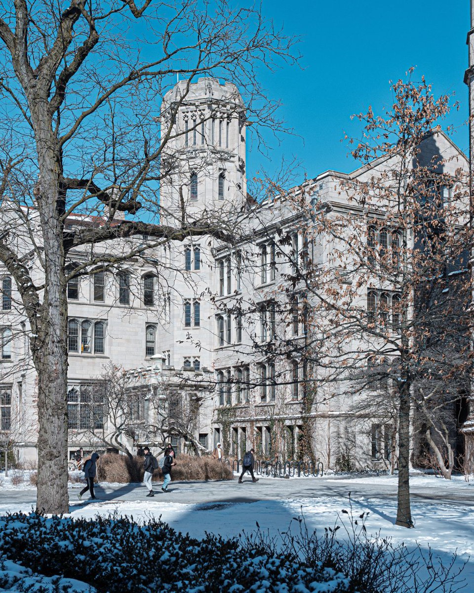 UChicago's tweet photo. Four seasons, one beautiful UChicago. What’s your favorite campus spot to see the seasons change? https://t.co/ZIs9gFdpxB
