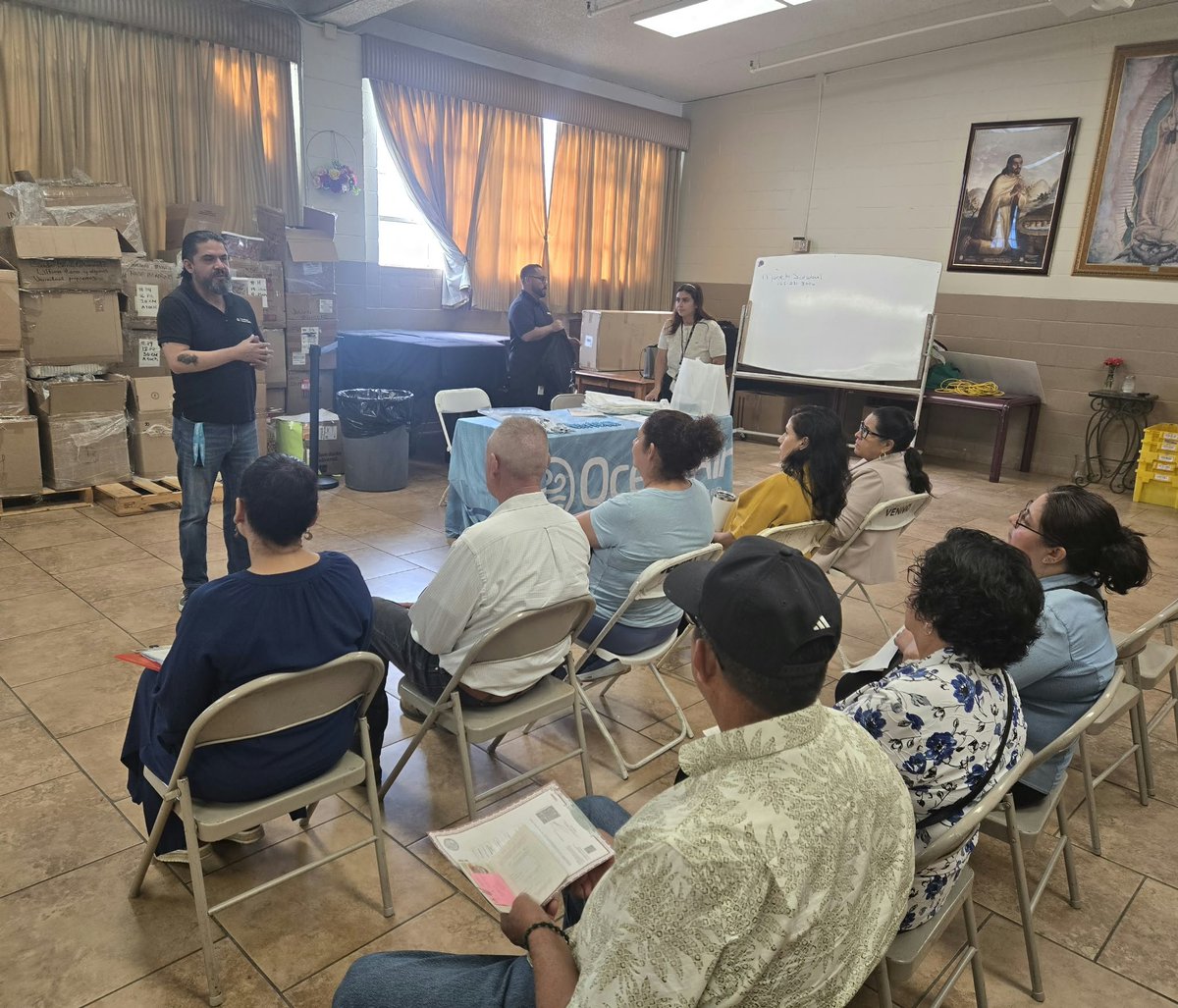 ConsulMexOxn's tweet photo. 📌Este martes, en el marco de la #BrigadaDeDocumentación en #SantaPaula, la #VAF de @ConsulMexOxn y @OceanAir_CU impartieron un taller de #EducaciónFinanciera y entregaron tarjetas @FinabienMex💳, promoviendo la #InclusiónFinanciera de nuestros connacionales🇲🇽🤝 https://t.co/BZYO6FnJz5
