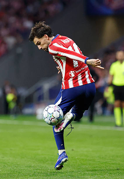 atletico_stats_'s tweet photo. 🔺 𝐅𝐋𝐄𝐂𝐇𝐈𝐓𝐀 𝐀𝐑𝐑𝐈𝐁𝐀

Vaya momento de forma el que atraviesa Álex Baena.

Su primer tiempo:
➡️ 2 ocasiones creadas
➡️ 3/6 en duelos
➡️ 2 faltas provocadas

🌟 Y el séptimo gol que genera esta temporada (4G+3A) https://t.co/tSykEG4kTx