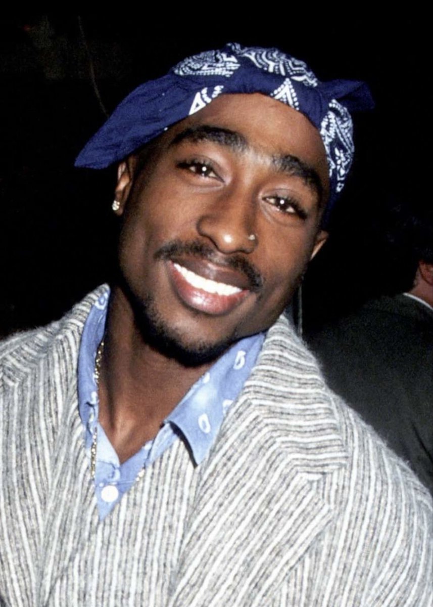 Shadaya_Knight's tweet photo. Meet Keefe D, one of the dumbest man to ever exist

He k!lled Tupac in 1996. The murder was basically a cold case, with not even anything tying him to it.

But for the love of attention, he started to tell everyone who would care to listen about how he murdered Tupac

He wrote a whole book, as if that wasn't enough started appearing on podcasts hyping himself 

Got offered a plea deal of 10 years to explain the reason for the murder of Tupac, refused it

Now he has been sentenced to 40 years in prison 

Keefe D the dumbest motherfvcker to ever live