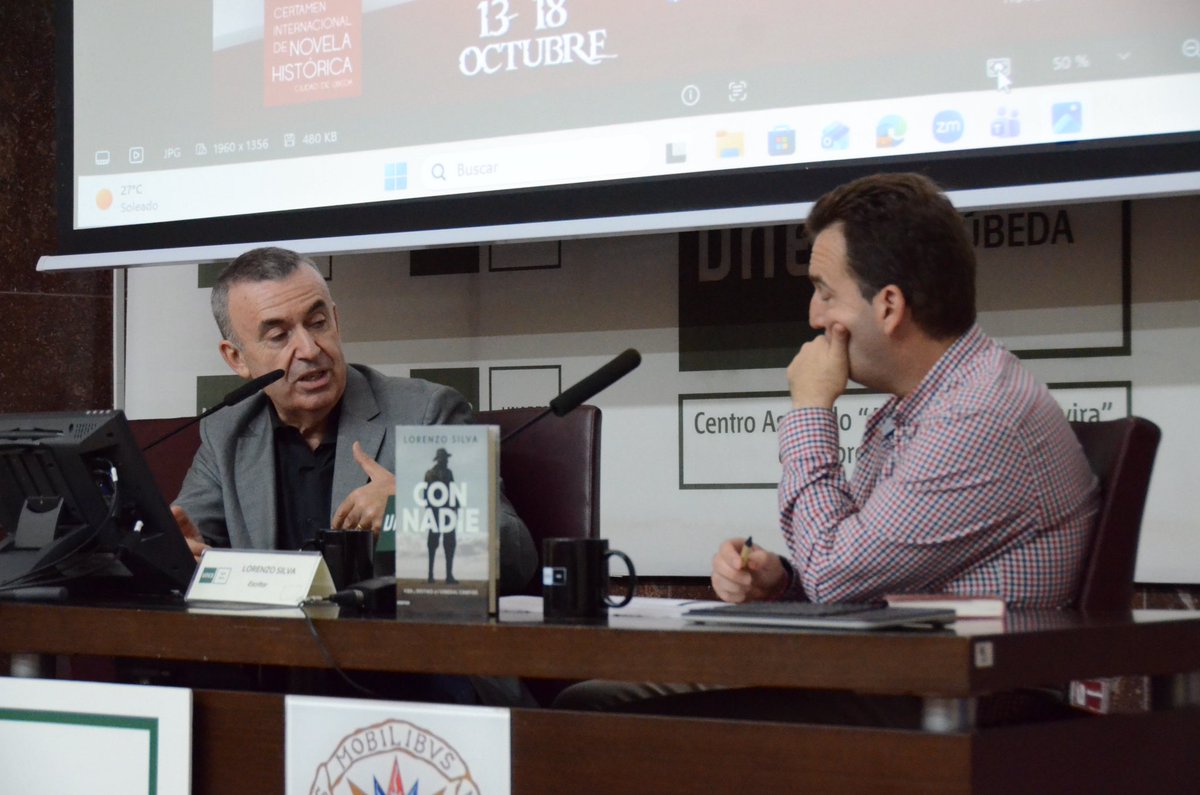 CINHDe's tweet photo. 📚✨ LA LITERATURA Y LA HISTORIA SE DAN CITA EN ÚBEDA 🏰🖋️

📸📖 Os dejamos algunas de las imágenes que nos ha regalado la presentación de la novela “Con nadie”, del reconocido escritor Lorenzo Silva, celebrada en el salón de actos de la UNED. https://t.co/RuX7vyYf4m