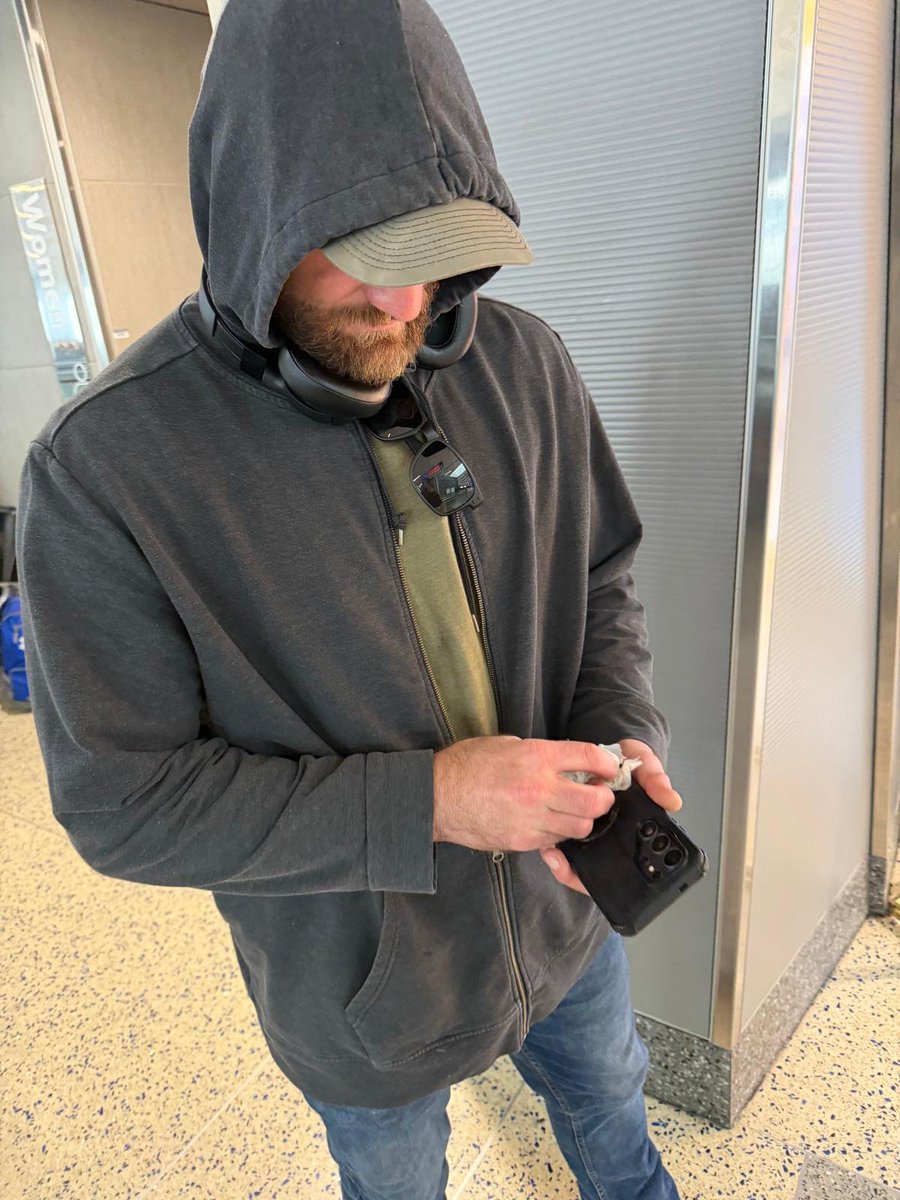 SStricklandMMA's tweet photo. Phone didn't pass the TSA explosive test.. Thats a new one.. https://t.co/2rG6OMdCDU