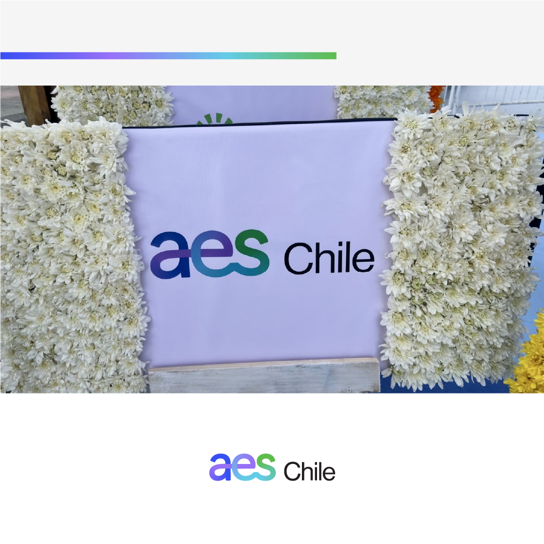 AES_Chile's tweet photo. Rindiendo homenaje a la historia de Mejillones.

Nuestros jefes de Planta y de Comunidades, Cristian Gallardo y Yuri Rojo, nos representaron en la entrega de la ofrenda en la Boya de Angamos y en la Plaza de Armas por el aniversario comunal.

Felicitaciones a la ciudad de Mejillones en su 147 aniversario!