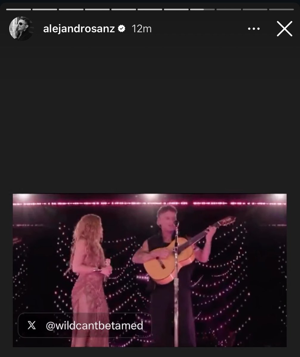 shakikisanz's tweet photo. * Shakira sube foto con Antonio*
Alejandro en corto 🥸 https://t.co/YhSQrOUFLh