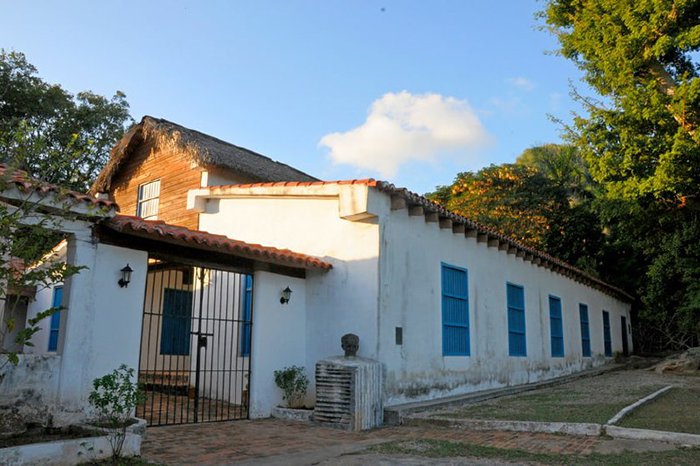 RafaelLice4i9u's tweet photo. El 13 de octubre no solo es una fecha más en el calendario, es un recordatorio del compromiso inquebrantable con la libertad y la justicia. La historia quiso que tanto Martí como Fidel compartieran este destino en Isla de Pinos #IslaDeLaJuventud #SentirPinero #TenemosMemoria https://t.co/LiVgiOqoNQ
