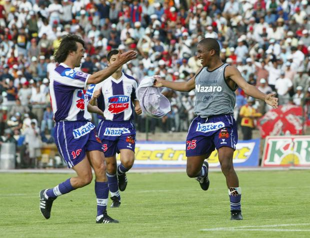 alianzaretropic's tweet photo. 📅 13/10/2002

@ClubALoficial venció 2 - 0 a FBC Melgar por la fecha 14 del Torneo Clausura🏆

🏟 Mariano Melgar - Arequipa
⚽Jefferson Farfán y Henry Quinteros
🗒 Primer gol oficial de Farfán con camiseta aliancista. https://t.co/IaRKcq0AVD