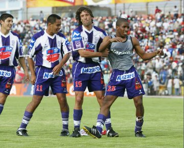 alianzaretropic's tweet photo. 📅 13/10/2002

@ClubALoficial venció 2 - 0 a FBC Melgar por la fecha 14 del Torneo Clausura🏆

🏟 Mariano Melgar - Arequipa
⚽Jefferson Farfán y Henry Quinteros
🗒 Primer gol oficial de Farfán con camiseta aliancista. https://t.co/IaRKcq0AVD