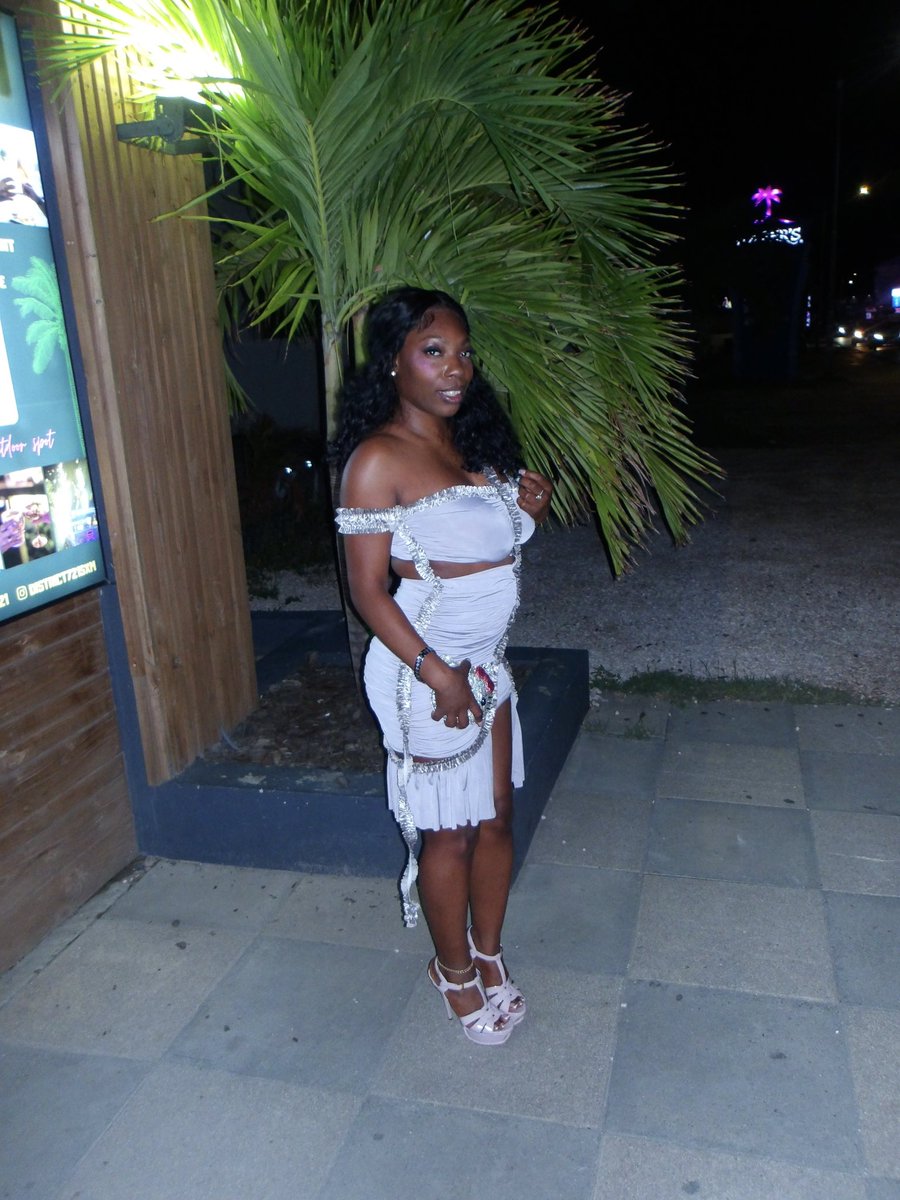 _kuwmani's tweet photo. Mrs 10.12 checking in🥂♎️ https://t.co/BzeEF0R60s