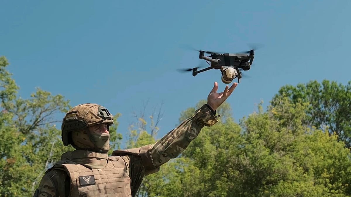 Amaro_Marco2's tweet photo. @rach_lunatik @sinmimay como que no? entonces si estas en una trinchera?Jakalakakak creo que deberías estar mas preocupada por otras cosas. MIRA UN DRON BUUMMMM. ESPERA ESPERA SOLO ES UNA IMAGINEN https://t.co/i975ktSnEn