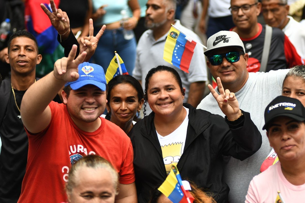 PartidoPSUV's tweet photo. Diosdado Cabello: ¡Qué viva la auténtica clase trabajadora de Venezuela! 

@dcabellor https://t.co/oKEotaIVIL