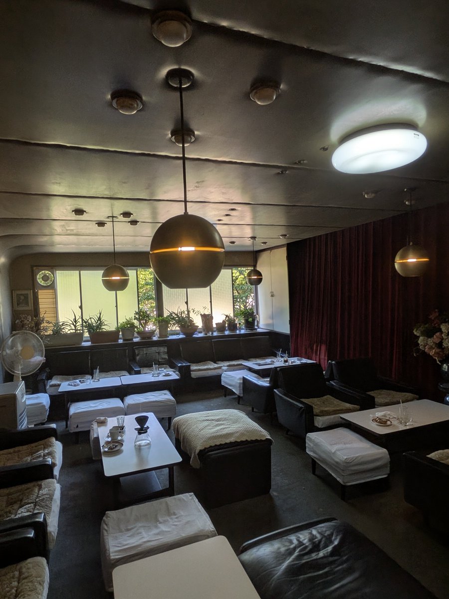yoshimo2017's tweet photo. 喫茶 nest
数年ぶりでした
所要で平日に休んだ日の隙間に行けた
55年前の日本とは思えないミッドセンチュリー空間が広がっている https://t.co/sgbax5obvP