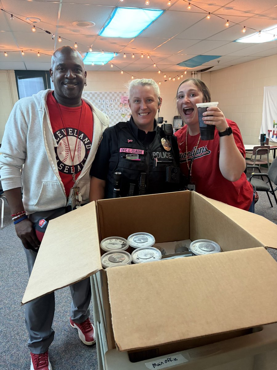caityruss's tweet photo. Grateful for a surprise from the best SRO! MD team loves Diet Coke pick-me-ups &amp; Officer Clague!! 💚🥤👮

@h_hanniie_ @AHS_DrPach @ACSD_MH @DrPMilcetich @torresv4msu https://t.co/GXXtIkdlkr