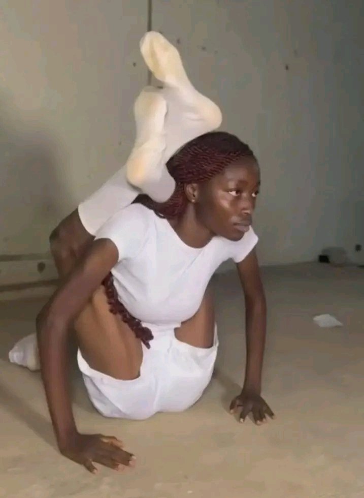 danielossom01's tweet photo. If you like fly, nah that same 77k nysc go still pay you 😂😂 https://t.co/FsVYzdeNrX