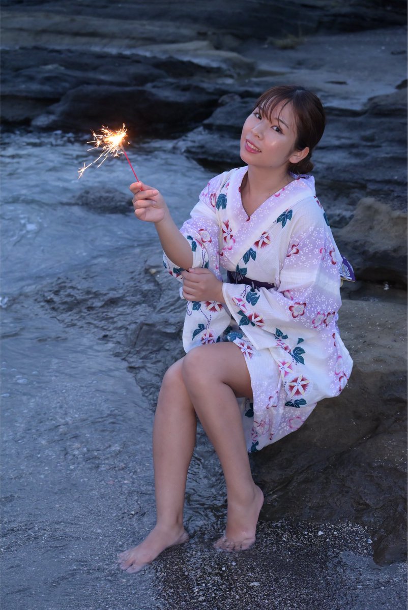 pico_don2's tweet photo. 花火撮🎇
あかねさん

「あかね展 -転相-」　開催中
18日まで開催してます😊
見に来てください😸

#あかね @pandamama911 
#花火撮 #ポートレート 
#あかね展 #転相 https://t.co/vpLHSgzn40