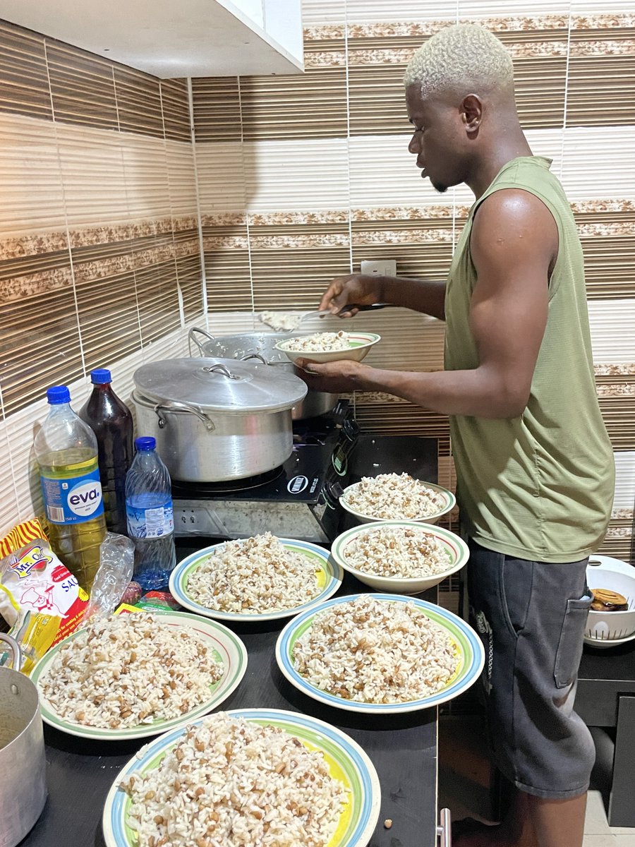 waggydey4you's tweet photo. I pity who go marry all these Twitter girls wey come this trip..

Non of dem sabi cook 💔😂 https://t.co/mNghtTTZyk